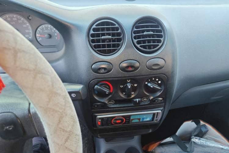 Used Baojun Lechi 2012 Revised 1.0L Manual P-TEC Standard Edition Audio And AC Panel