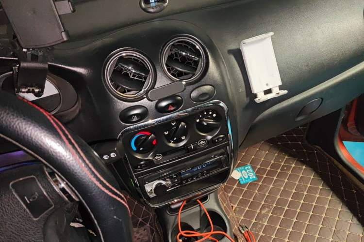 Used Baojun Lechi 2012 Revised Version 1.2L Manual Sporty Fashion Edition Audio And AC Panel