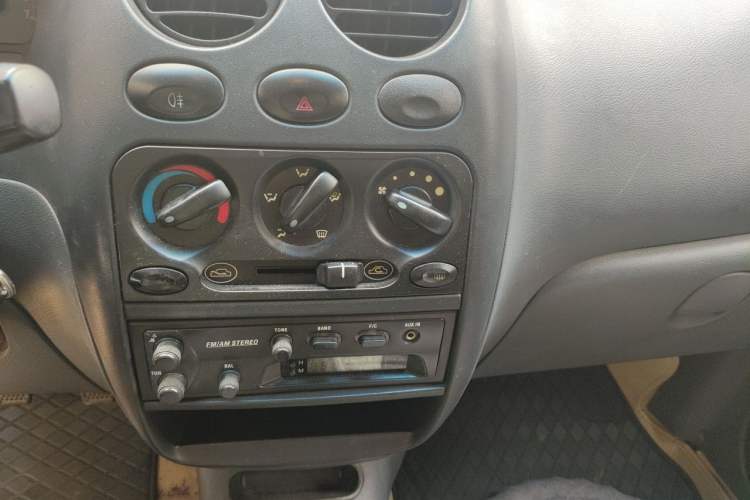 Used Baojun Lechi 2012 Revised 1.0L Manual P-TEC Standard Edition Audio And AC Panel