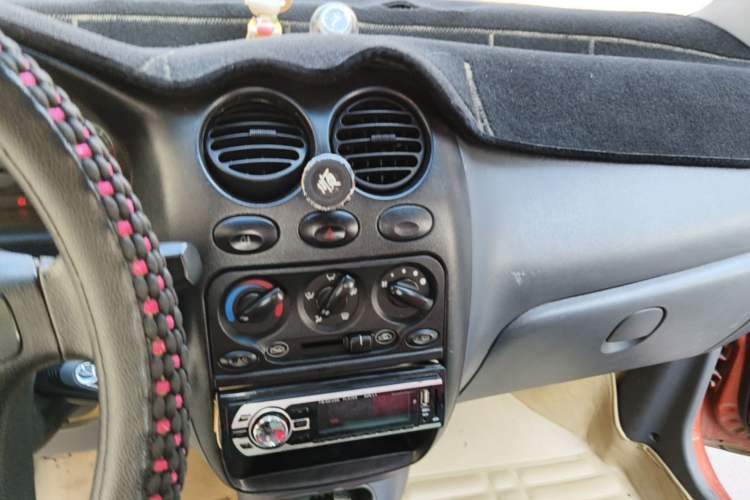 Used Baojun Lechi 2012 Revised Version 1.0L Manual P-TEC Comfort Type Audio And AC Panel