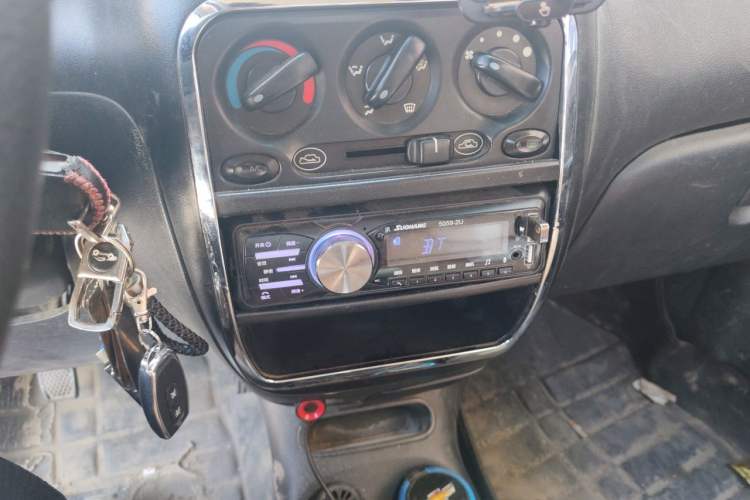 Used Baojun Lechi 2012 1.2L Manual Sporty Fashion Model Audio And AC Panel