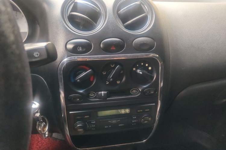 Used Baojun Lechi 2012 Revised Version 1.2L Manual Sporty Edition Dynamic Type Audio And AC Panel