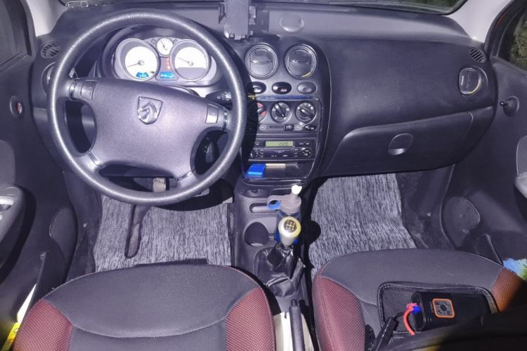 Used Baojun Lechi 2012 1.2L Manual Sport Edition Dynamic Model Center Console