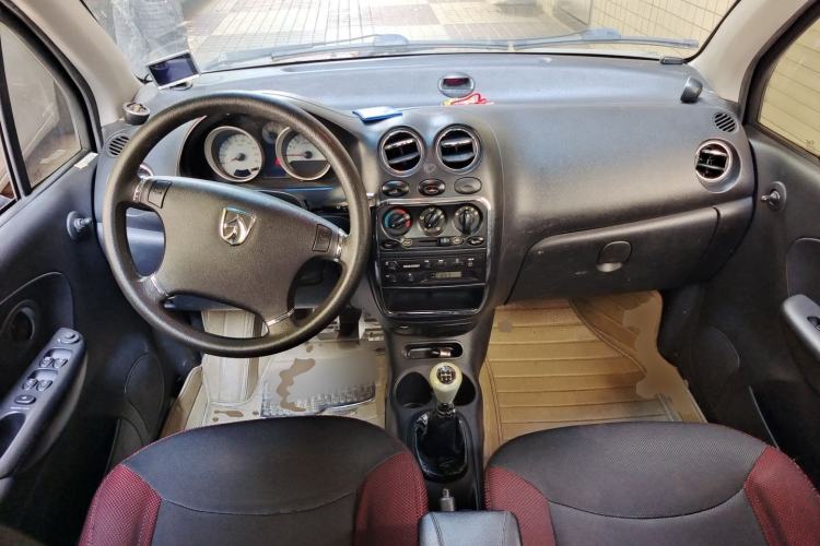 Used Baojun Lechi 2012 1.2L Manual Sports Edition Superior Model Center Console