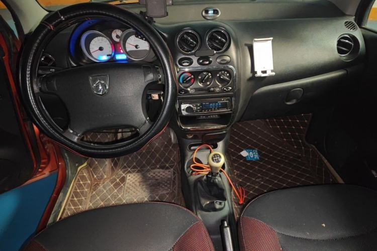 Used Baojun Lechi 2012 Revised Version 1.2L Manual Sporty Fashion Edition Center Console