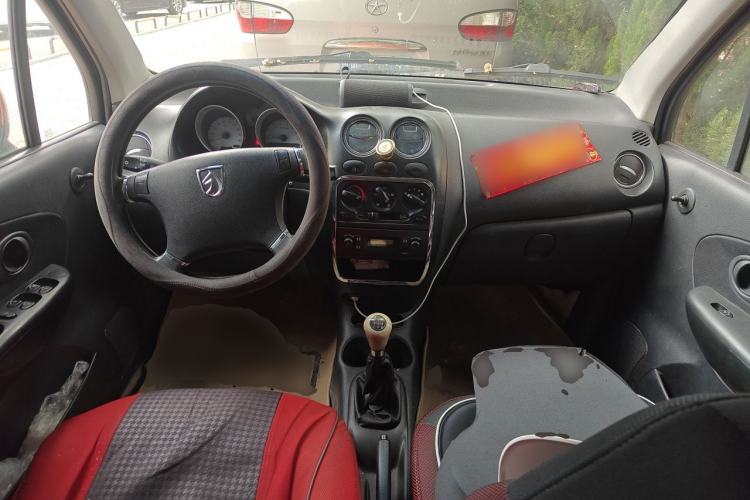 Used Baojun Lechi 2012 Revised Version 1.2L Manual Sporty Fashion Edition Center Console