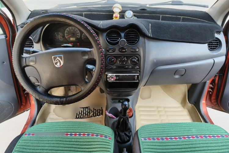 Used Baojun Lechi 2012 Revised Version 1.0L Manual P-TEC Comfort Type Center Console