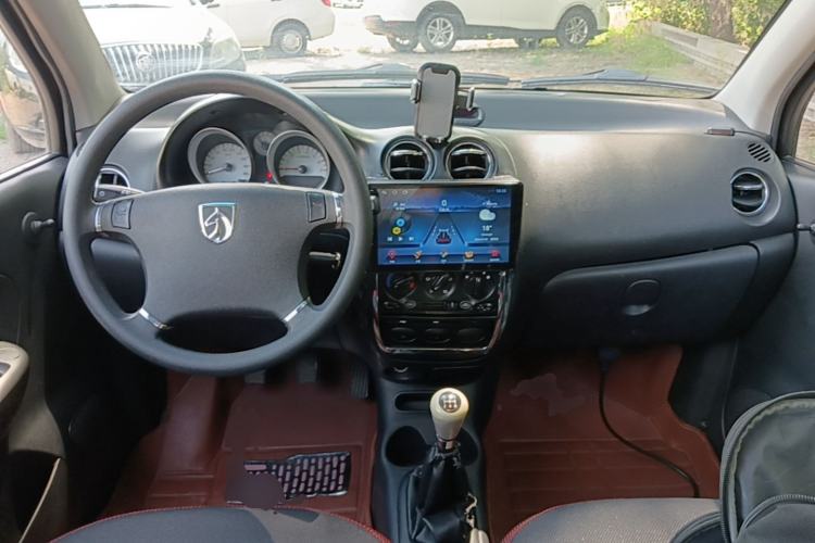 Used Baojun Lechi 2012 Revised Version 1.2L Manual Sporty Edition Dynamic Type Center Console