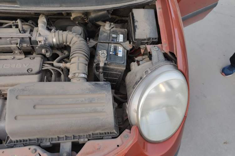 Used Baojun Lechi 2012 Revised 1.0L Manual P-TEC Standard Edition Engine Bay Left