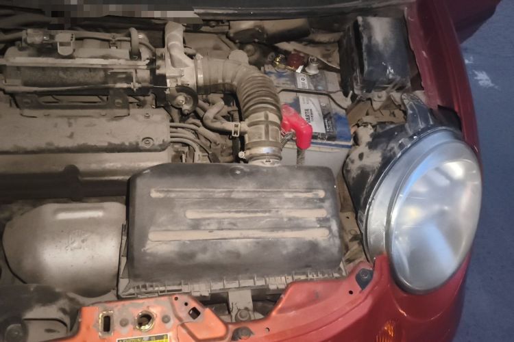 Used Baojun Lechi 2012 1.2L Manual Sport Edition Dynamic Model Engine Bay Left