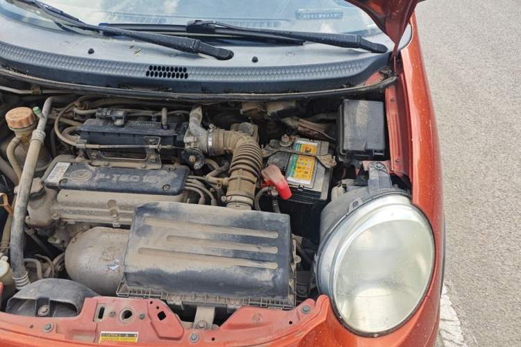 Used Baojun Lechi 2012 Revised Version 1.2L Manual Sporty Edition Dynamic Type Engine Bay Left