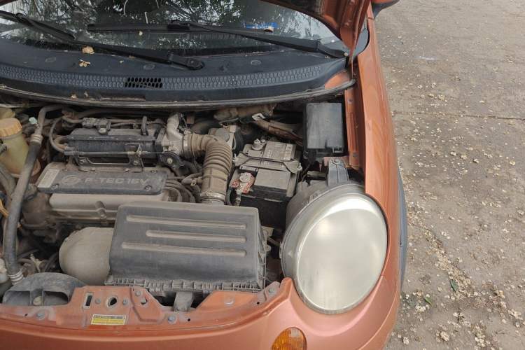 Used Baojun Lechi 2012 Revised Version 1.2L Manual Sporty Fashion Edition Engine Bay Left