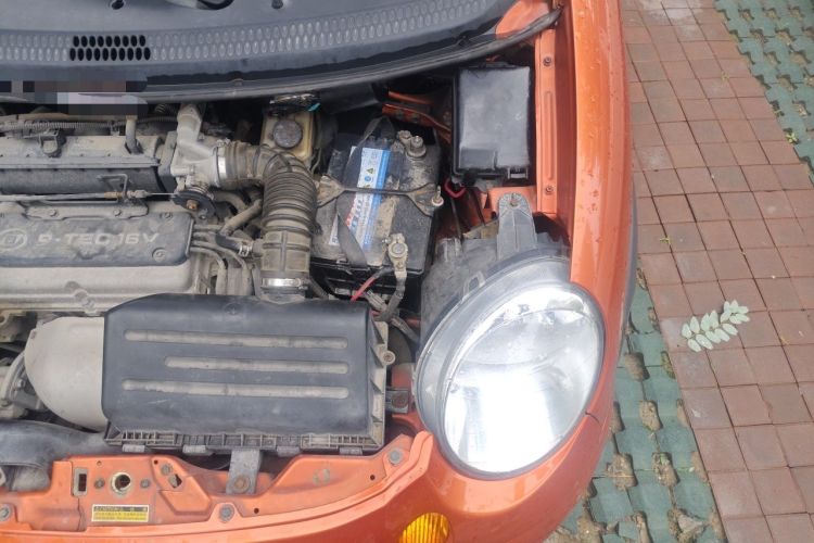 Used Baojun Lechi 2012 Revised Version 1.2L Manual Sporty Edition Dynamic Type Engine Bay Left