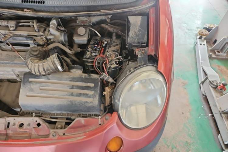 Used Baojun Lechi 2012 Revised 1.0L Manual P-TEC Standard Edition Engine Bay Left