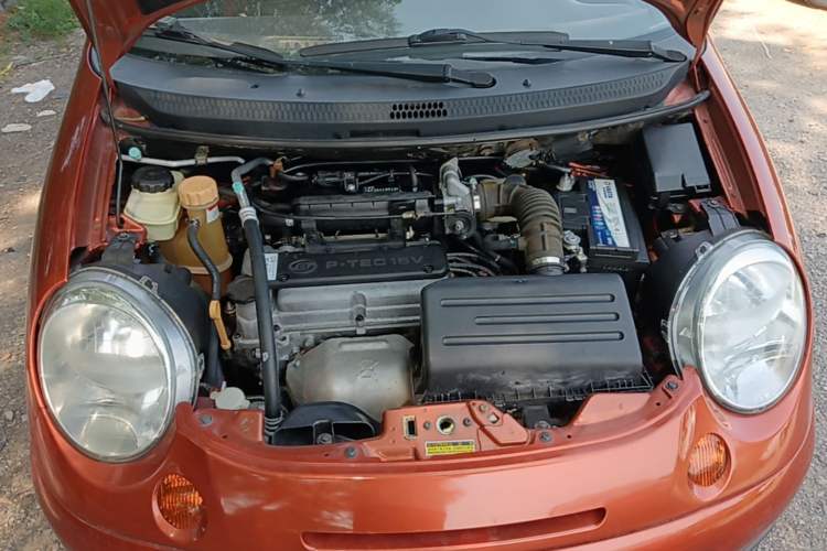 Used Baojun Lechi 2012 Revised Version 1.2L Manual Sporty Edition Dynamic Type Engine Bay