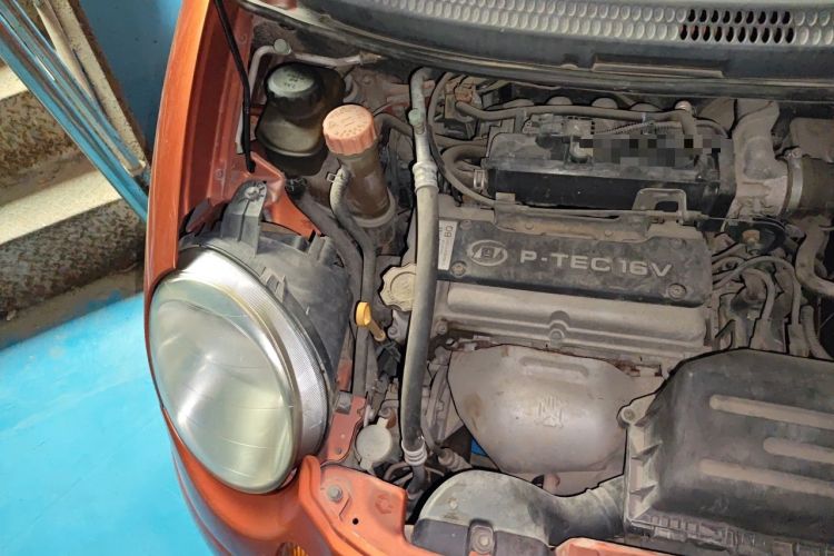 Used Baojun Lechi 2012 Revised Version 1.2L Manual Sporty Fashion Edition Engine Bay Right