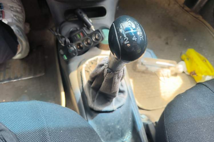 Used Baojun Lechi 2012 Revised 1.0L Manual P-TEC Standard Edition Gear Lever