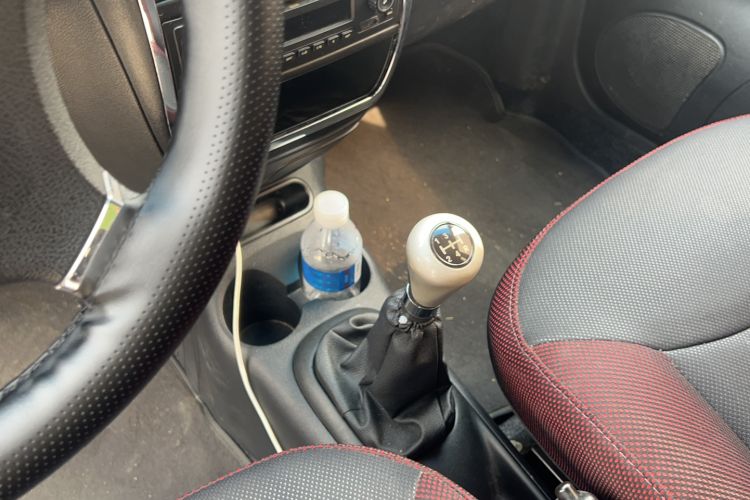 Used Baojun Lechi 2012 Revised Version 1.2L Manual Sporty Fashion Edition Gear Lever