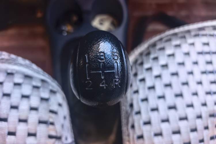 Used Baojun Lechi 2012 Revised 1.0L Manual P-TEC Standard Edition Gear Lever