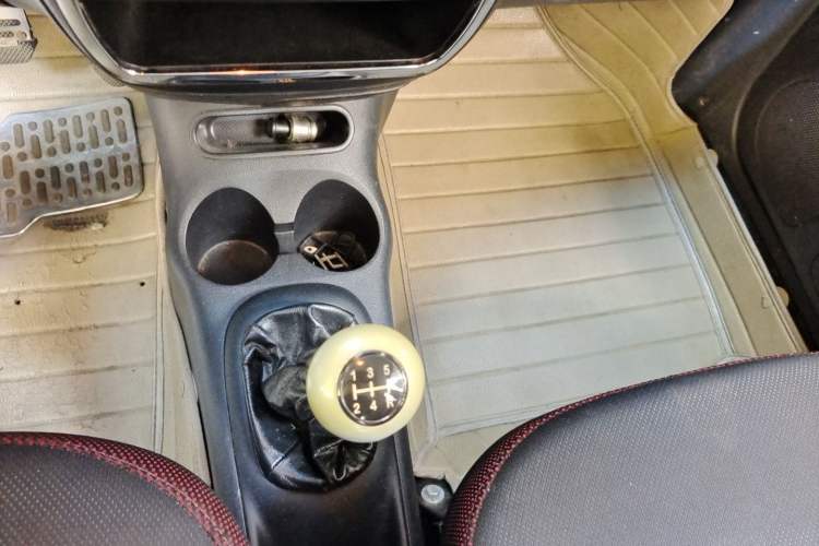 Used Baojun Lechi 2012 1.2L Manual Sports Edition Superior Model Gear Lever