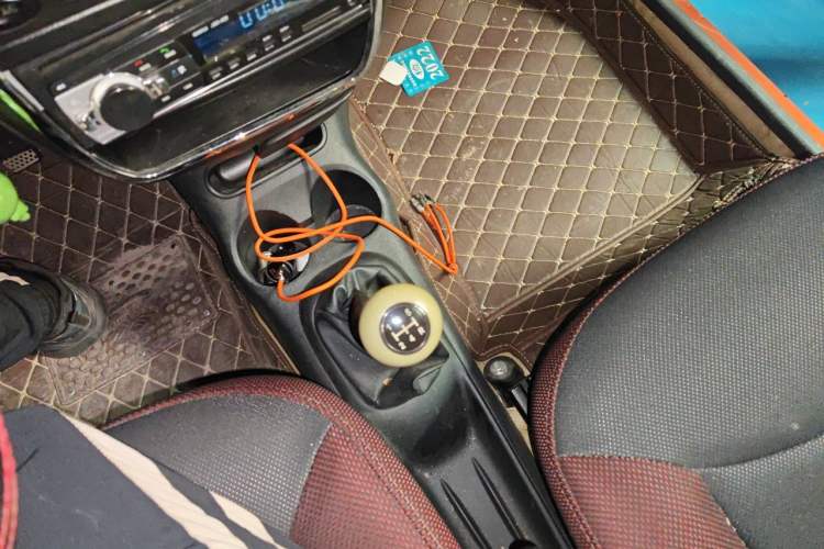 Used Baojun Lechi 2012 Revised Version 1.2L Manual Sporty Fashion Edition Gear Lever