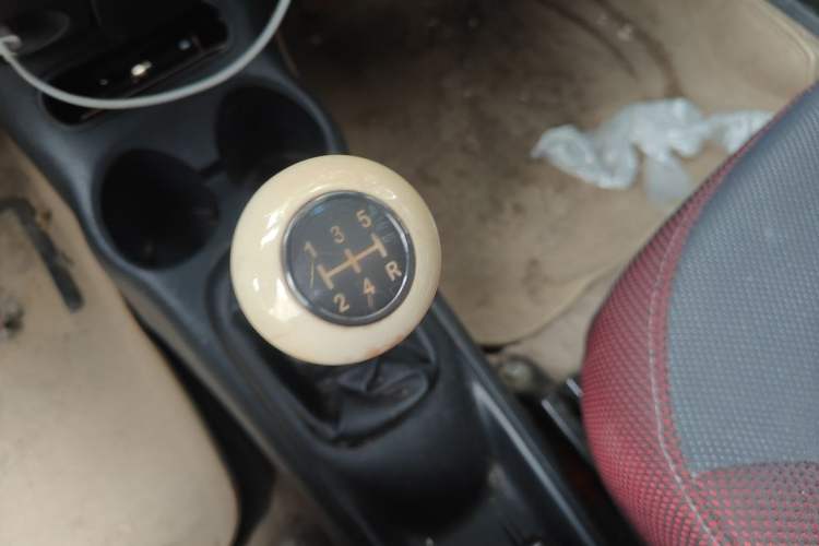 Used Baojun Lechi 2012 Revised Version 1.2L Manual Sporty Fashion Edition Gear Lever
