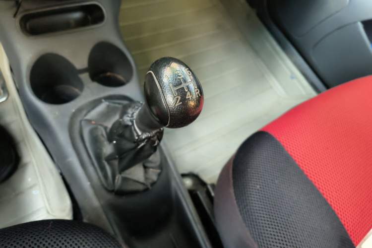 Used Baojun Lechi 2012 Revised 1.0L Manual P-TEC Standard Edition Gear Lever