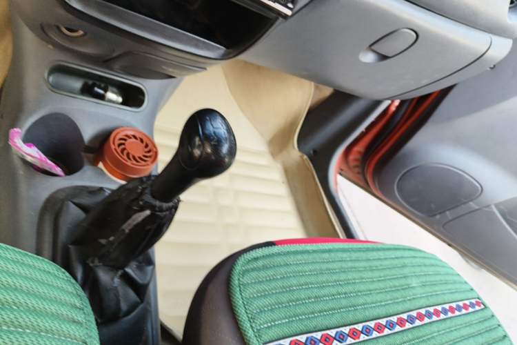 Used Baojun Lechi 2012 Revised Version 1.0L Manual P-TEC Comfort Type Gear Lever