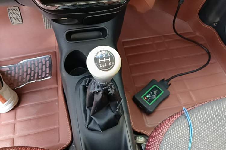 Used Baojun Lechi 2012 Revised Version 1.2L Manual Sporty Edition Dynamic Type Gear Lever