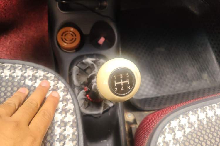 Used Baojun Lechi 2012 Revised Version 1.2L Manual Sporty Edition Dynamic Type Gear Lever