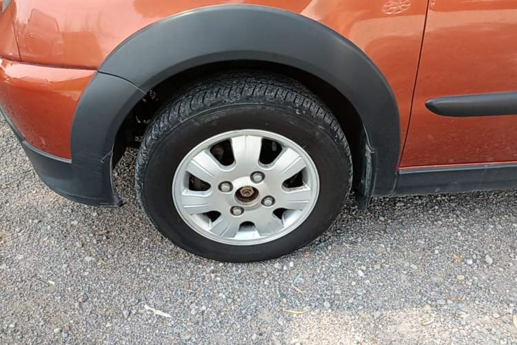 Used Baojun Lechi 2012 Revised Version 1.2L Manual Sporty Edition Dynamic Type Left Front Wheel Hub