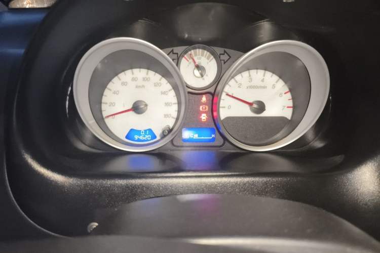 Used Baojun Lechi 2012 1.2L Manual Sport Edition Dynamic Model Odometer Close Up