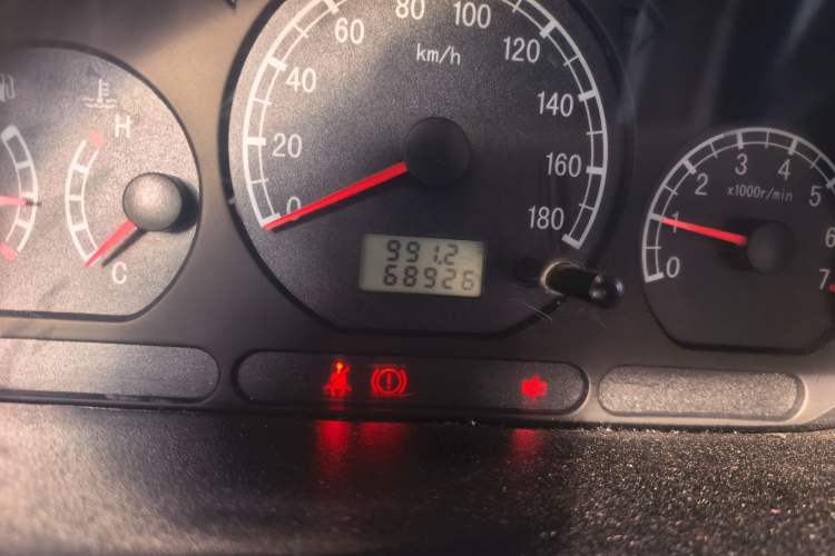 Used Baojun Lechi 2012 Revised 1.0L Manual P-TEC Standard Edition Odometer Close Up