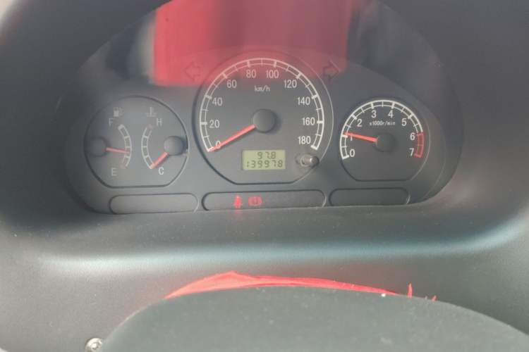 Used Baojun Lechi 2012 1.0L Manual P-TEC Superior Model Odometer Close Up