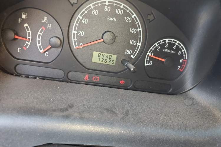 Used Baojun Lechi 2012 Revised 1.0L Manual P-TEC Standard Edition Odometer Close Up