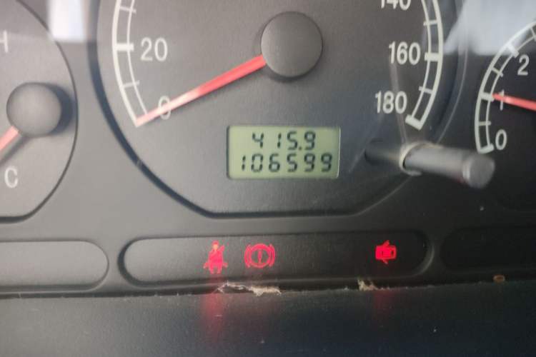 Used Baojun Lechi 2012 Revised 1.0L Manual P-TEC Standard Edition Odometer Close Up