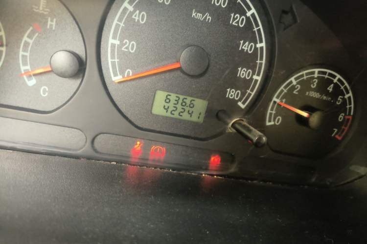 Used Baojun Lechi 2012 Revised 1.0L Manual P-TEC Standard Edition Odometer Close Up