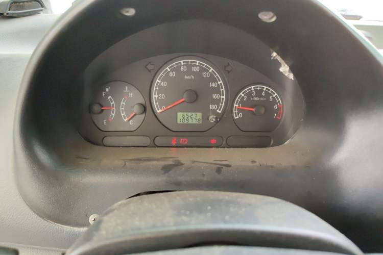 Used Baojun Lechi 2012 1.0L Manual P-TEC Superior Model Odometer Close Up