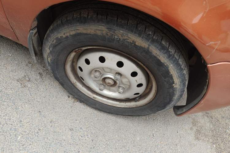 Used Baojun Lechi 2012 1.0L Manual P-TEC Superior Model Right Front Wheel Hub
