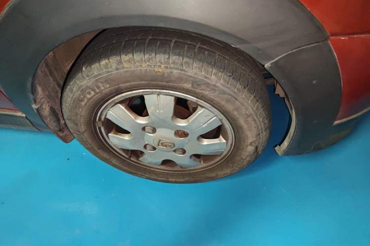 Used Baojun Lechi 2012 Revised Version 1.2L Manual Sporty Fashion Edition Right Front Wheel Hub