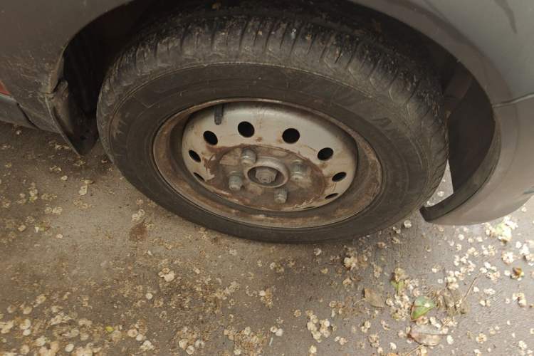 Used Baojun Lechi 2012 Revised Version 1.2L Manual Sporty Fashion Edition Right Front Wheel Hub