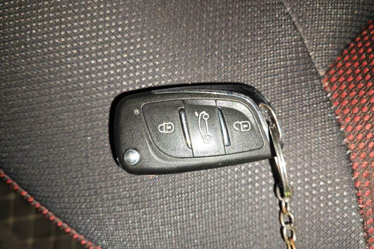 Used Baojun Lechi 2012 Revised Version 1.2L Manual Sporty Fashion Edition Vehicle Key
