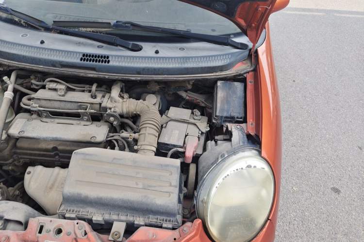 Used Baojun Lechi 2012 Revised 1.0L Manual P-TEC Standard Edition Engine Bay Left