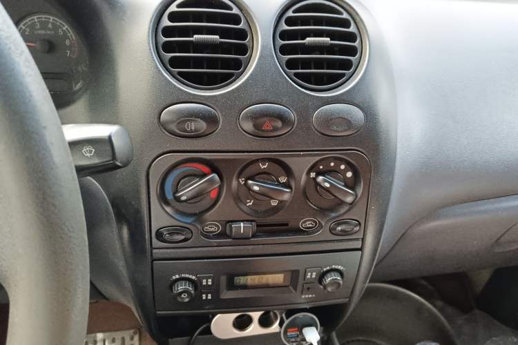 Used Baojun Lechi 2012 Revised 1.0L Manual P-TEC Standard Edition Audio And AC Panel