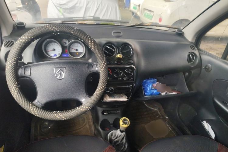 Used Baojun Lechi 2012 Revised Version 1.2L Manual Sports Edition Superior Type Center Console