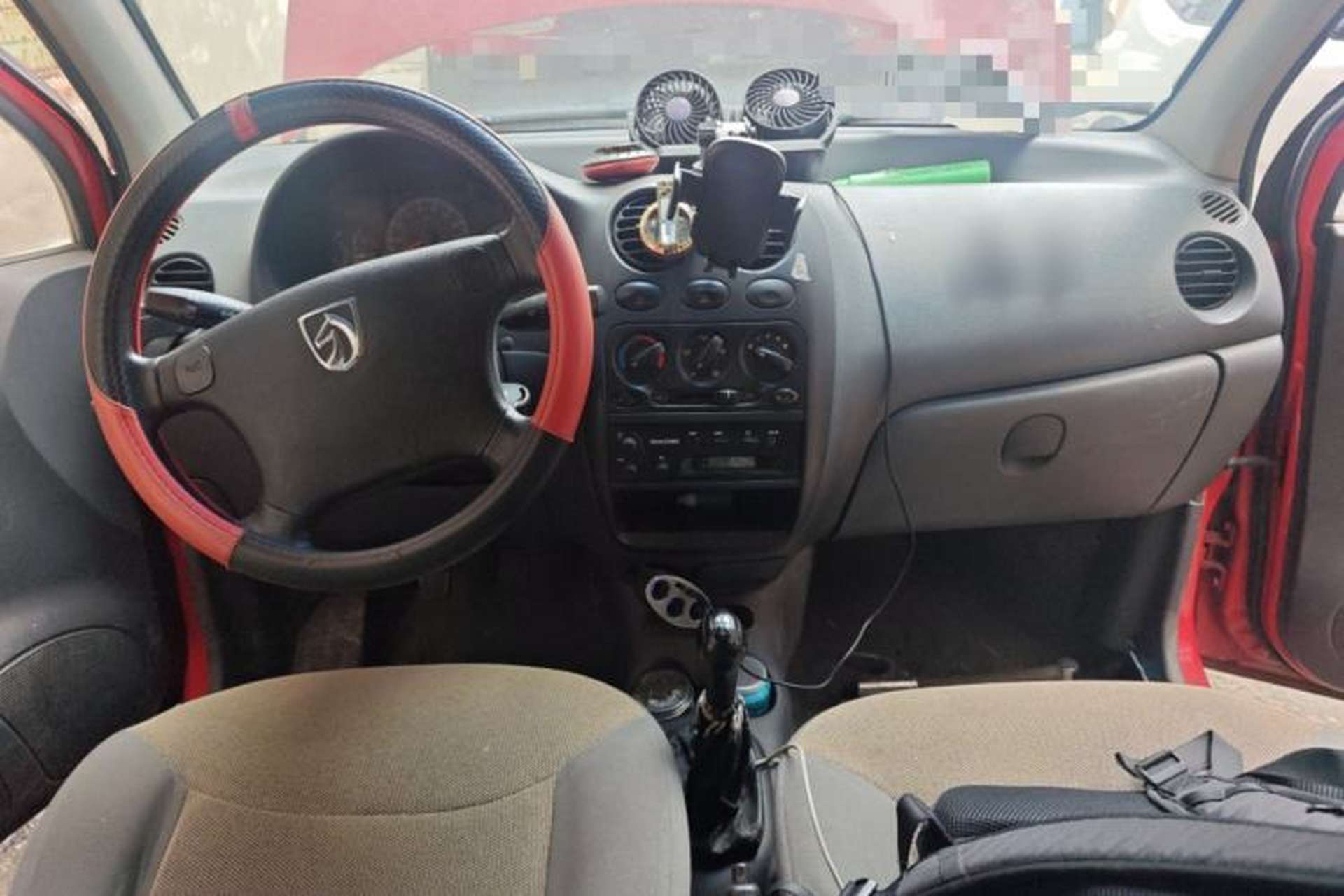 Used Baojun Lechi 2012 Revised Version 1.0L Manual P-TEC Comfort Type Center Console