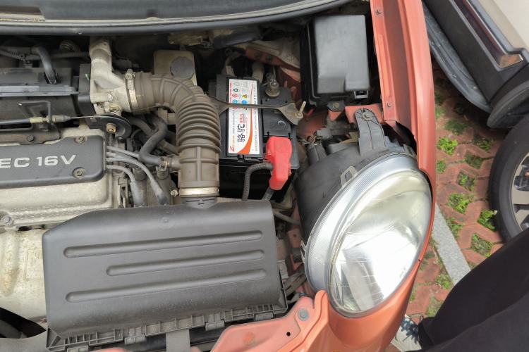 Used Baojun Lechi 2012 Revised 1.0L Manual P-TEC Standard Edition Engine Bay Left