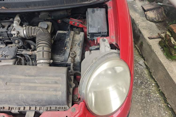 Used Baojun Lechi 2012 Revised Version 1.0L Manual P-TEC Comfort Type Engine Bay Left
