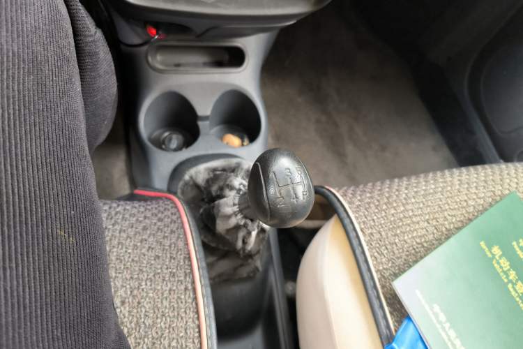 Used Baojun Lechi 2012 Revised 1.0L Manual P-TEC Standard Edition Gear Lever