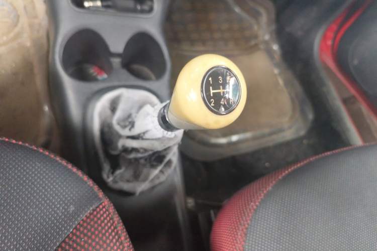 Used Baojun Lechi 2012 Revised Version 1.2L Manual Sports Edition Superior Type Gear Lever